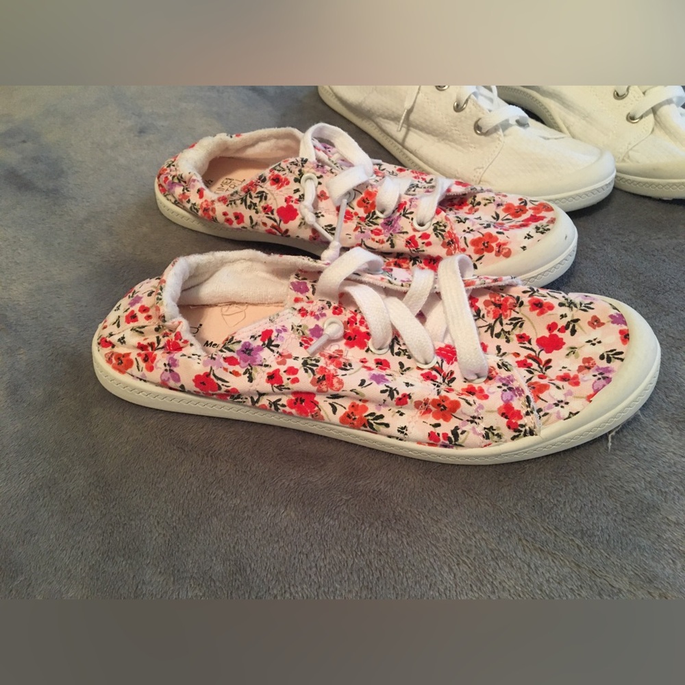 Time & Tru Sneaker Bundle - Picture 2 of 6